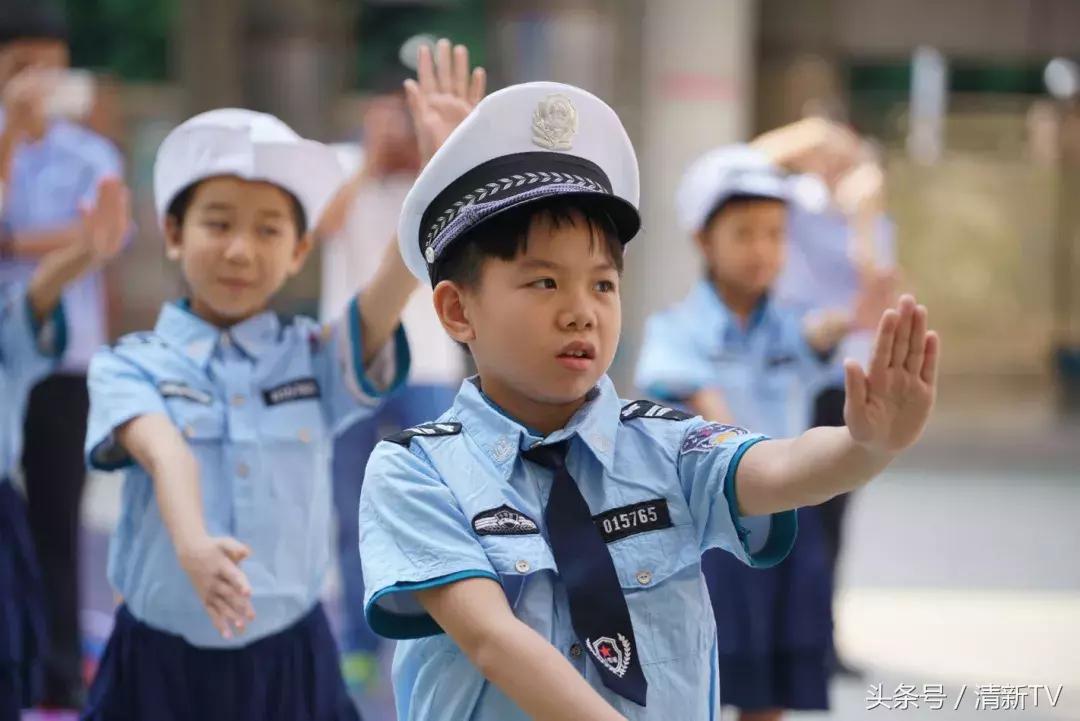 小学生当交警感受,成为交警