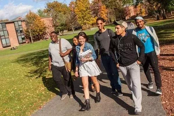 美国精英阶层最认可的50所大学，第一名你可能真没想到……