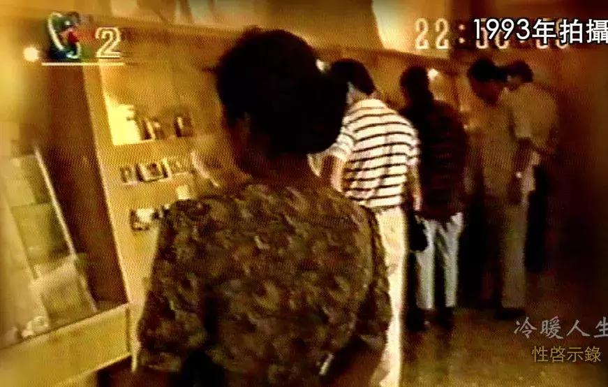 一间贩卖温暖的店,一间贩卖衣服小店