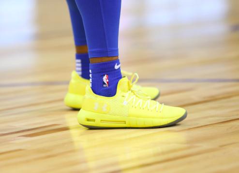 今日球场战靴鉴赏：奥迪的拉链鞋