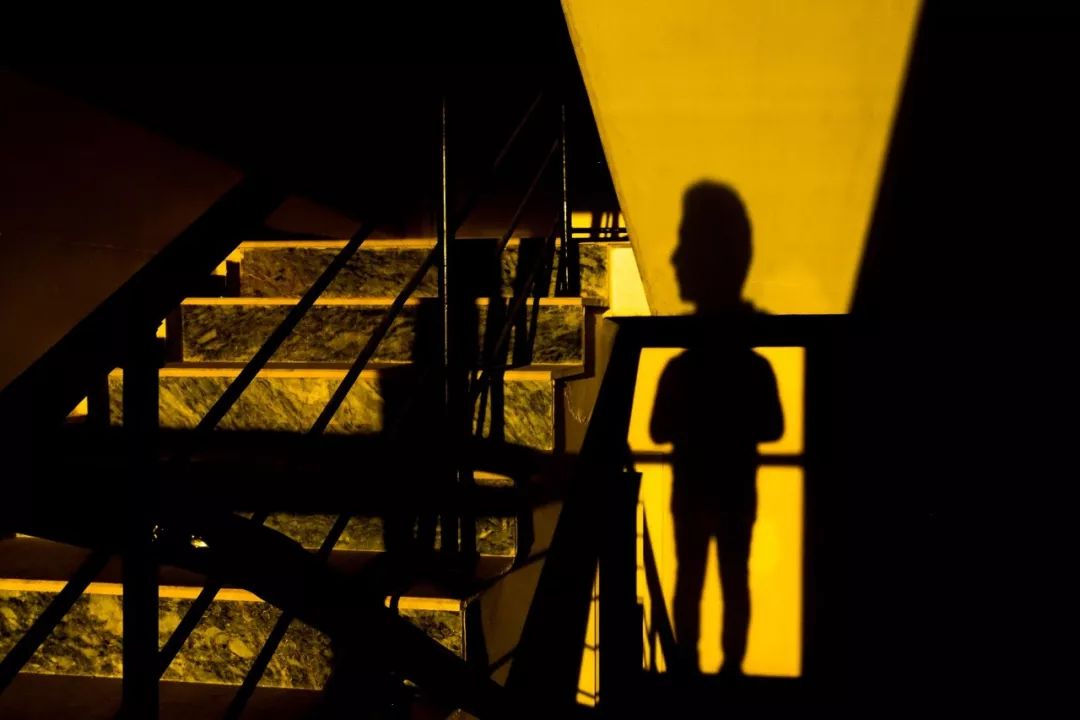 LensCulture摄影大师勒克·卡拉曼,耐人寻味的黄色街头