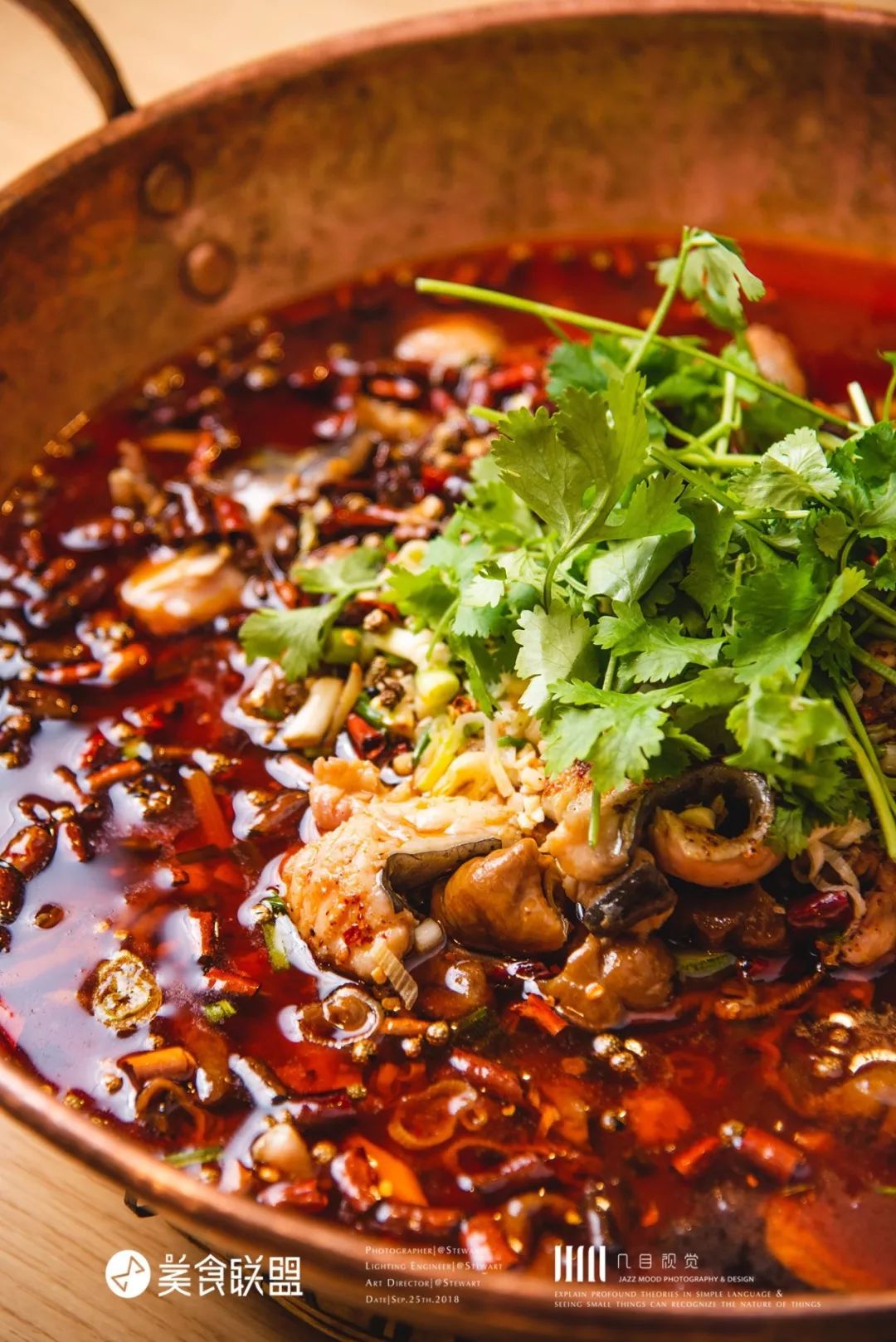 昆明南屏街90㎡小店，用60cm的一大锅装着比头大的“臭味”美食