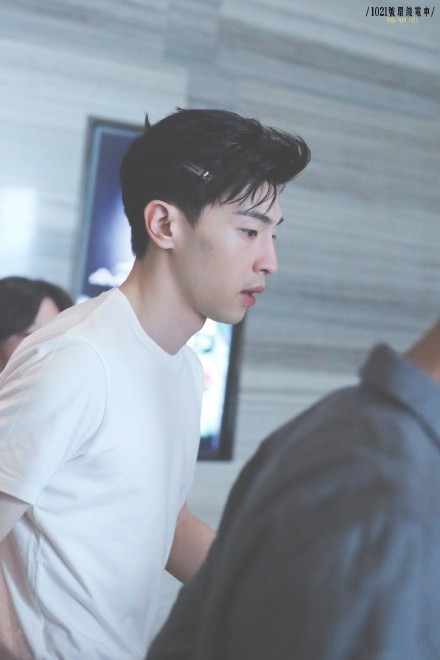 《明星大侦探》第二期录制现场，邓伦鬼鬼都来了，新嘉宾被质疑