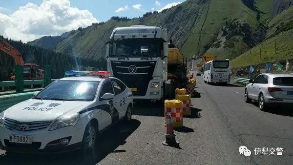 马甲里外两个颜色,马甲浅黄色