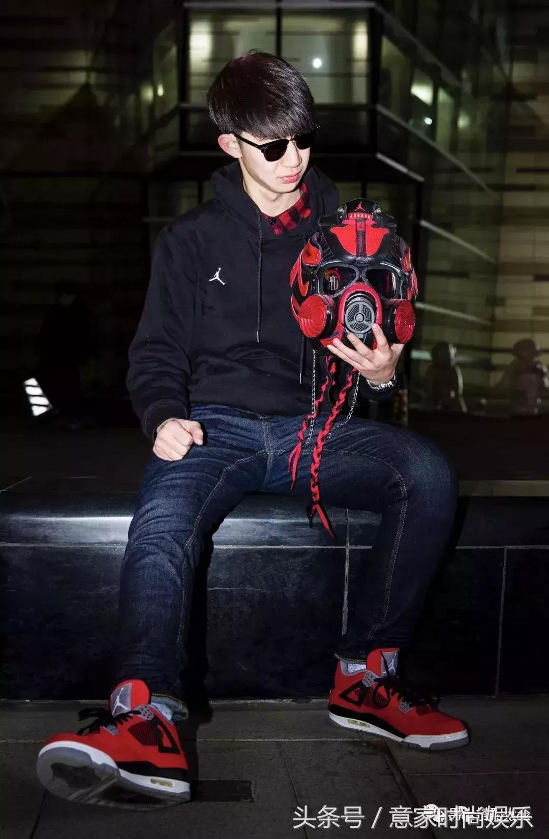 采访别人一身衣服多少钱,采访男生一身穿搭几十万