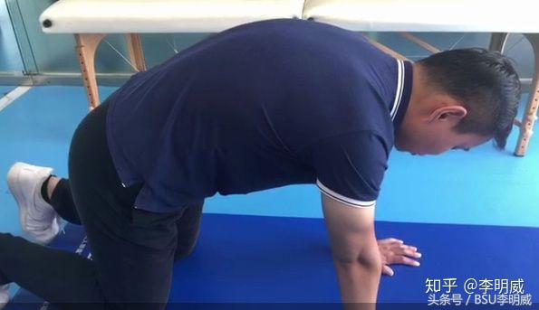 上背部有点不舒服是怎么回事,上背部发紧不舒服痛