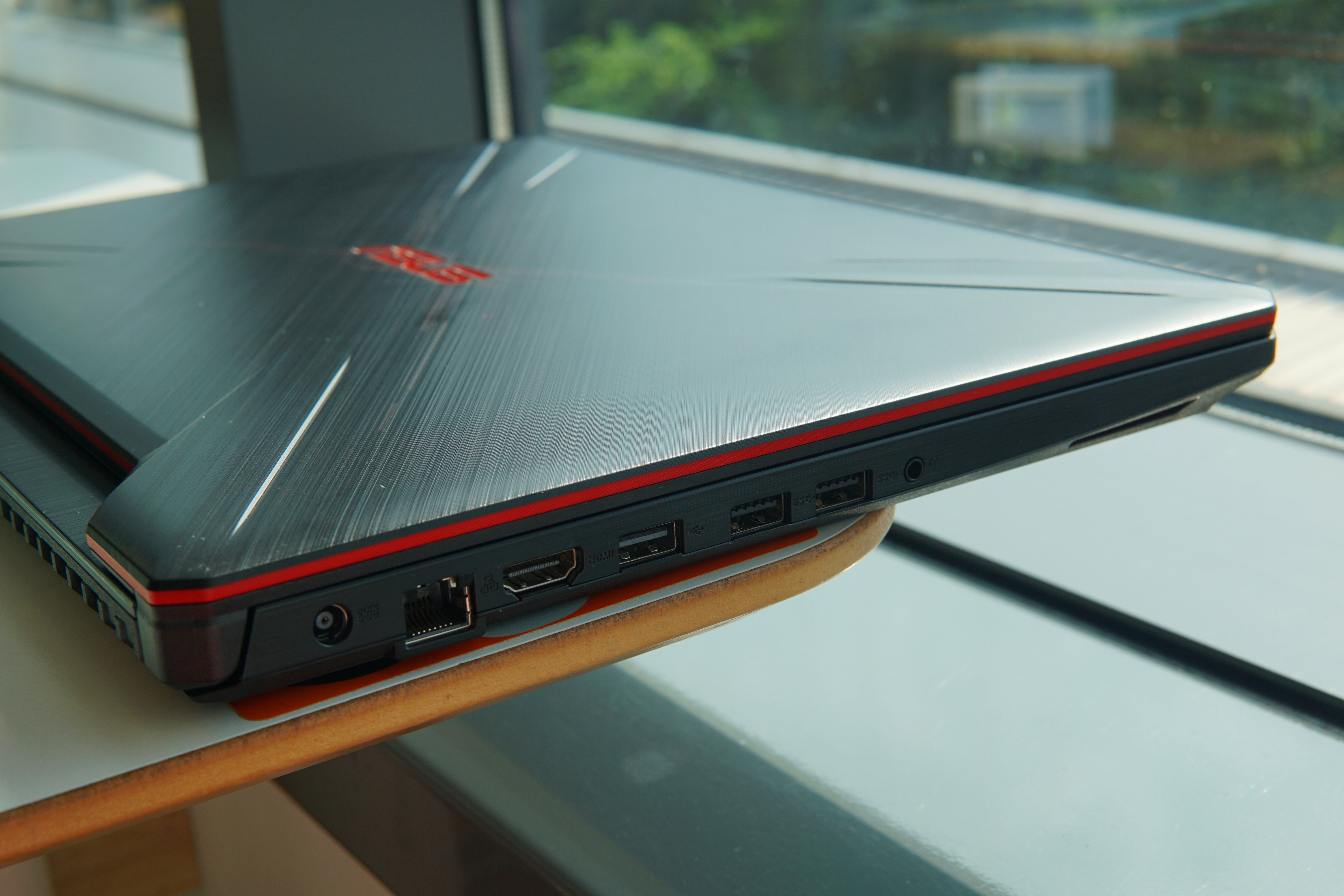 华硕飞行堡垒6更换屏幕多少钱,华硕飞行堡垒6全金属外壳吗