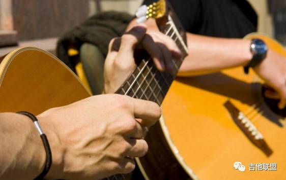 网上买琴行哪个品牌好价格合适,琴行选购的注意事项