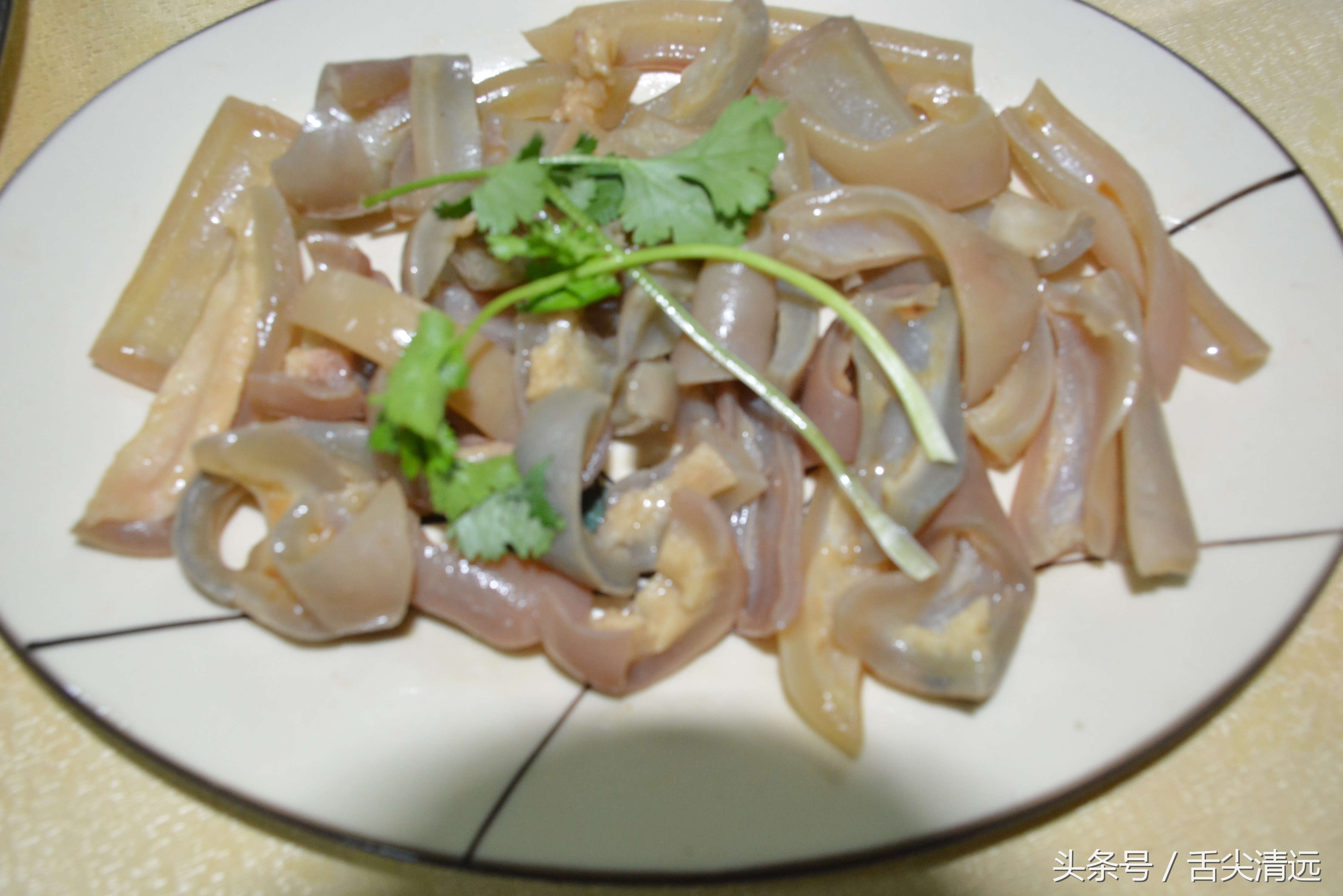 记得暴龙哥那两只驴仔吗?来清远了,人们都到这排队宠幸,爆场!