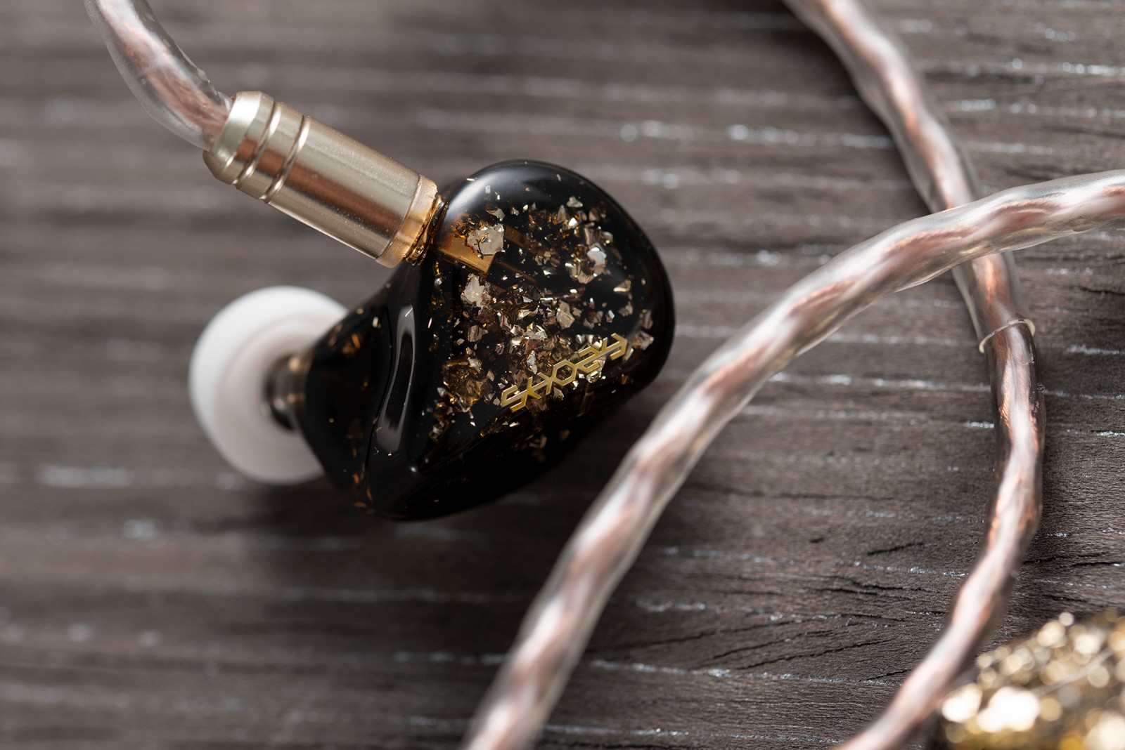 水黄鹂hifi版对比森韵乌金,森韵乌金耳机怎样