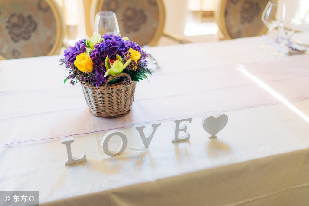 英语中几个到达的用法,到达的三种英语表达方式用法