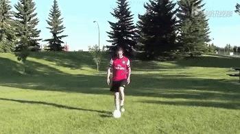 十个颠球过人技巧教学,颠球技巧100个