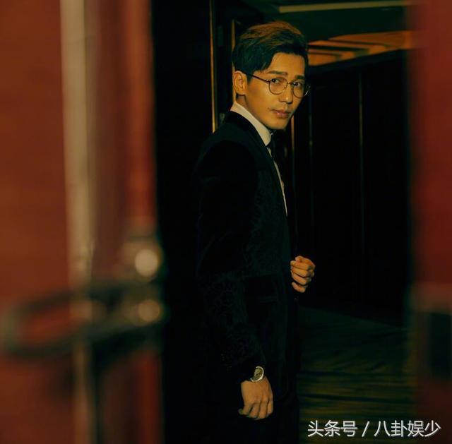 芭莎慈善夜王俊凯,芭莎慈善夜王俊凯易烊千玺蔡徐坤