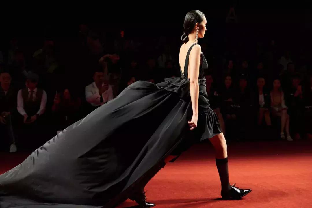 上海时装周看见最美摩登中国风,上海时装周看秀