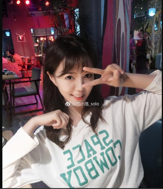 玩游戏的都是男生？小姐姐用行动证明，什么叫颜值身材都在线！