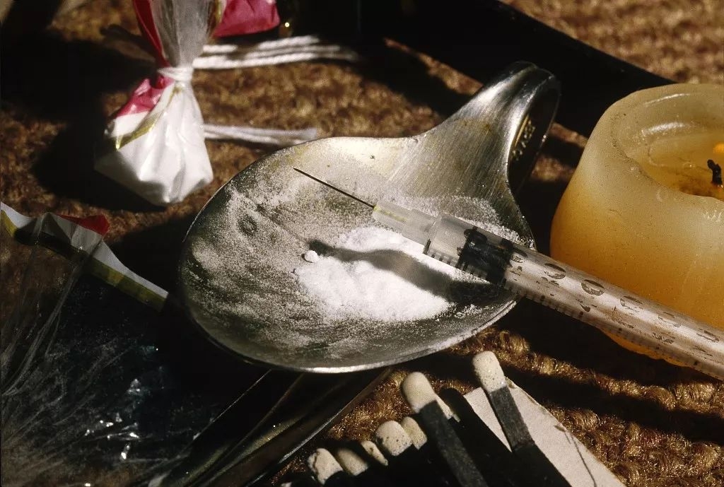 我抓毒贩，她吸毒，我们曾经相爱十年