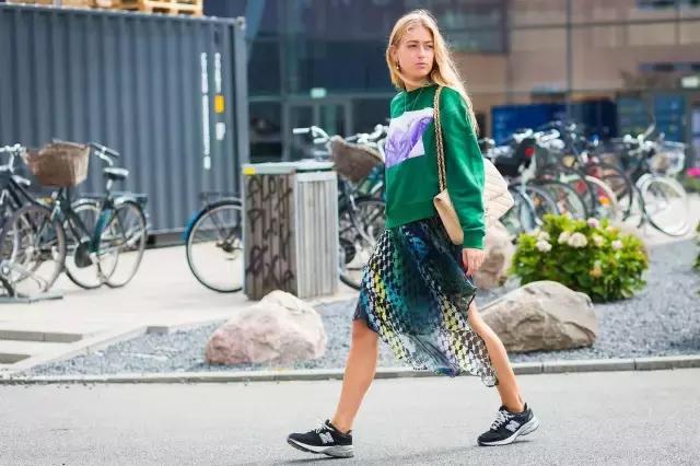 秋天怎么穿时髦又有气质,今年秋天最流行的搭配