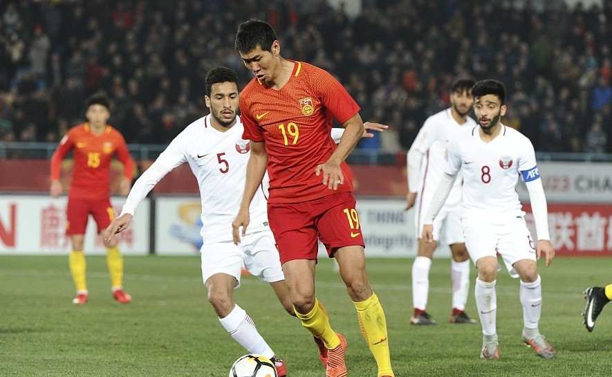 国足王燊超接队友停球,王燊超为什么在国足总是停球失误