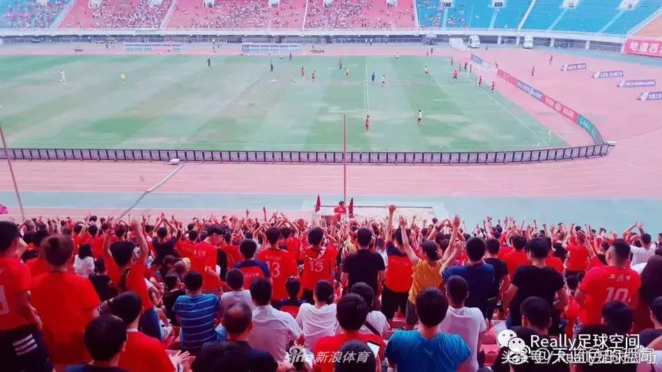 这里是中国威斯特*伦法**！他们的球队即将冲甲！