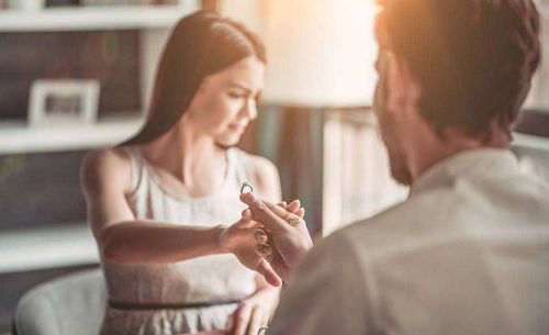 怎样面对分手后的内疚和自责,分手后如何避免陷入自责