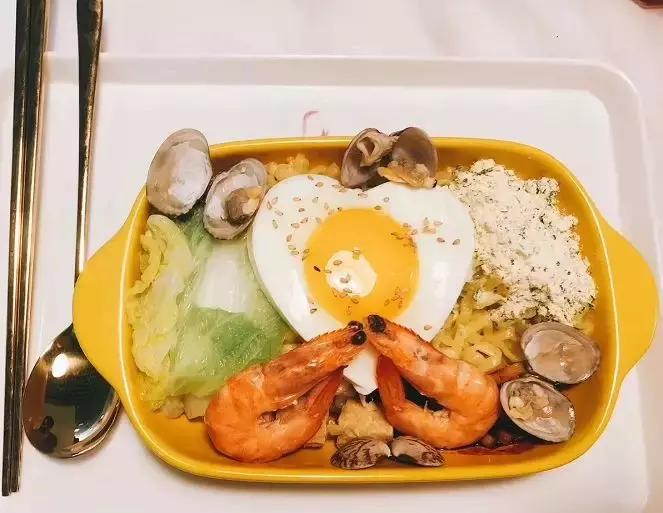 疯狂的“泡面馆”，还能快活多久？