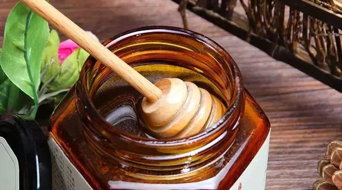 土蜂蜜营养有什么区别,土蜂蜜比普通蜂蜜营养价值更高吗