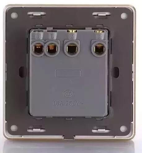 一开三控多控开关怎么接线,双控四灯的接法