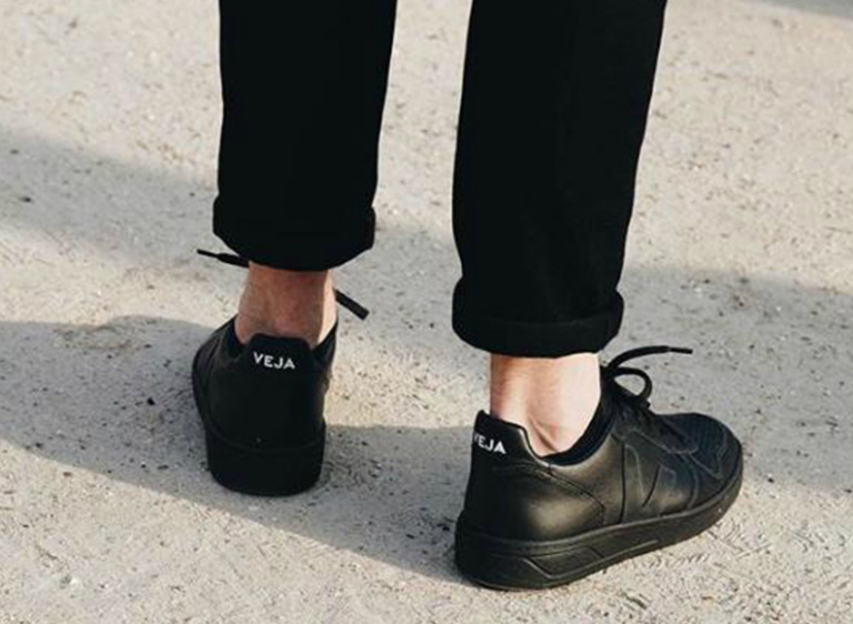 小白鞋小黑鞋视频,适合穿搭的小黑鞋