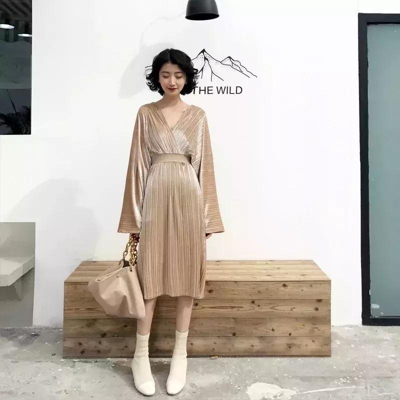 今年流行丝绒单品,冬季丝绒单品搭配