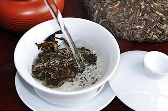 金花黑茶很苦,黑茶放多了很苦