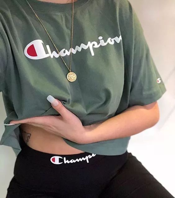 周冬雨穿牛油果绿连衣裙,周冬雨穿芭莎裙