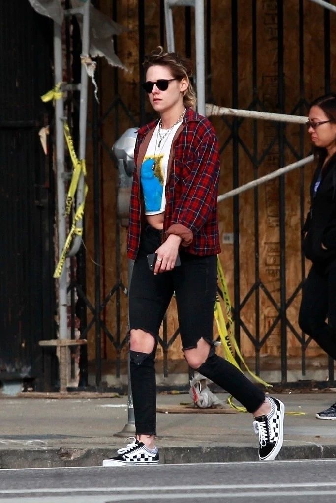 周冬雨穿牛油果绿连衣裙,周冬雨穿芭莎裙