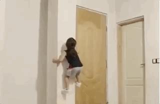 小孩倒立俯卧撑,倒立俯卧撑小学生练八块腹肌