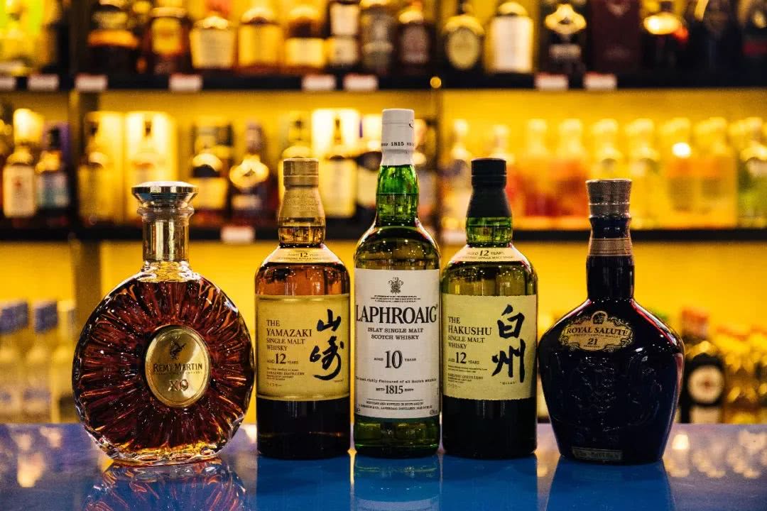 夜场界地震了！观音桥新开一家奇葩酒吧，整条街的风头都被它抢了