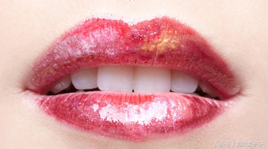 唇部干燥起皮有唇纹来试试涂唇蜜,冬季唇部易干燥起皮必备润唇膏