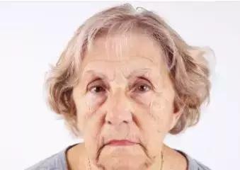 一盒见效的美白面膜,一盒两片的面膜