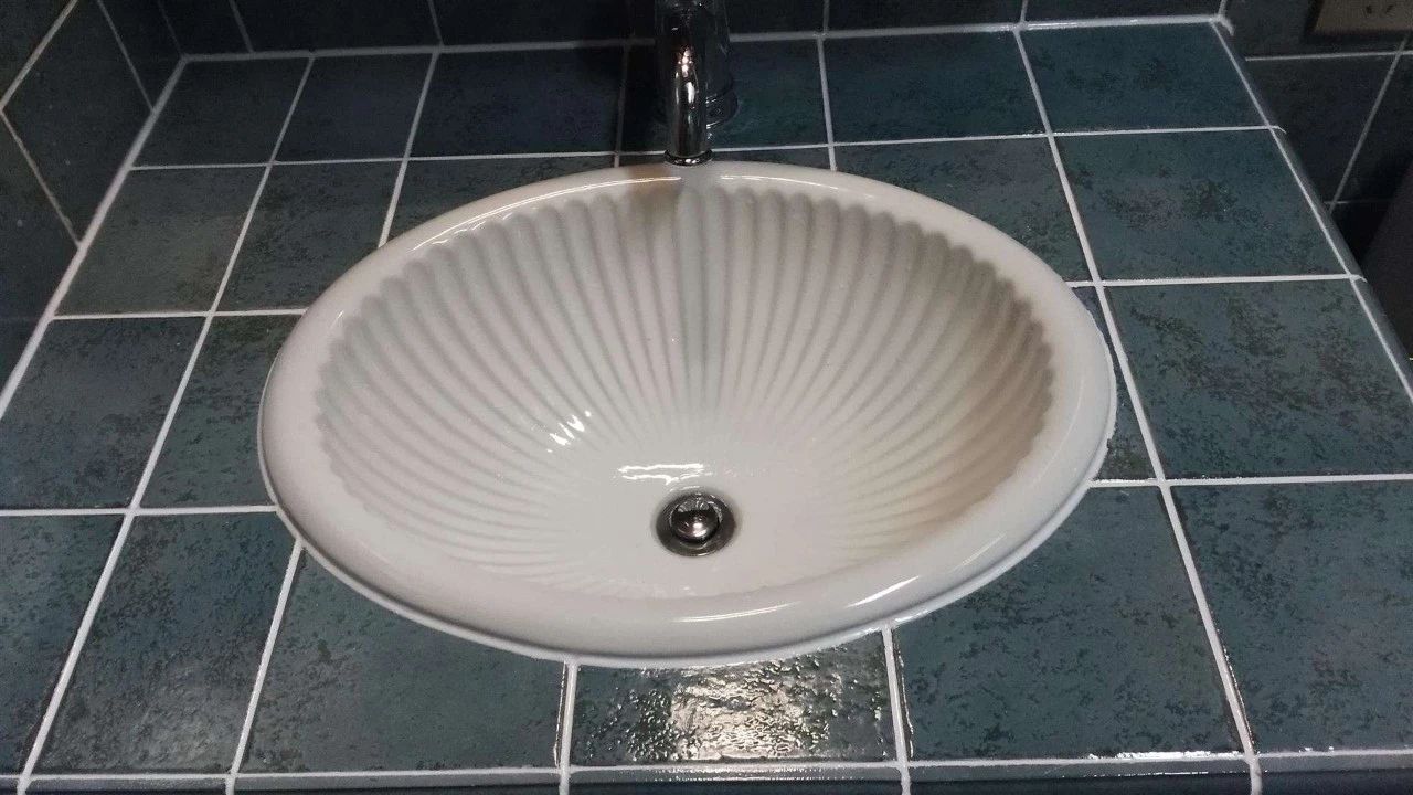 哪种玻璃胶防水不发霉,卫生间用什么玻璃胶不发霉