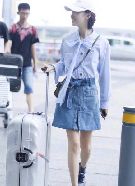 周冬雨同款衣服穿搭秋冬,周冬雨牛仔裤连衣裙