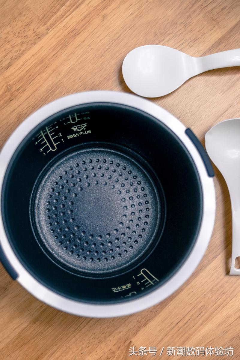 美的电饭煲与一般电饭锅区别,你见过可以把饭倒出来的电饭煲吗