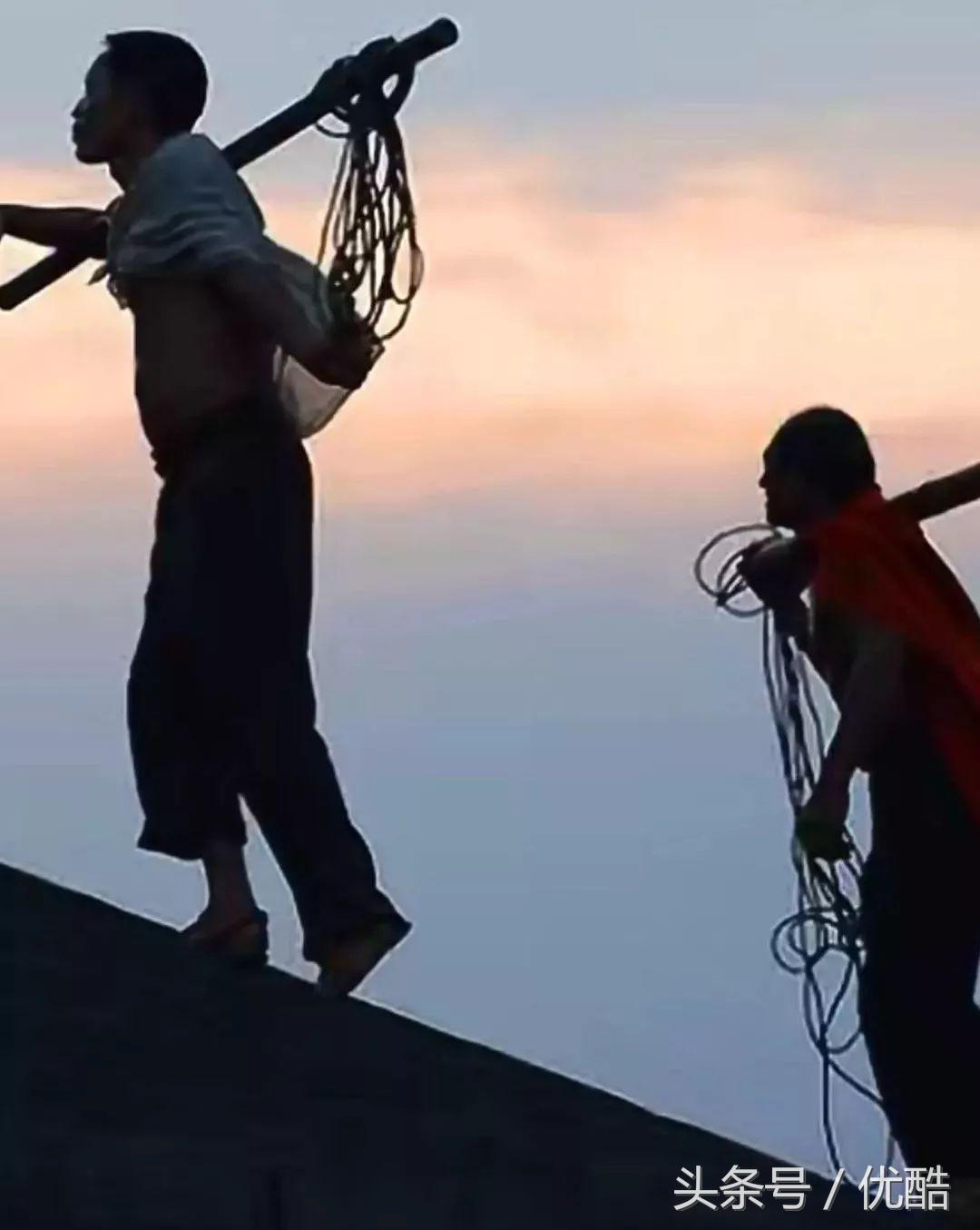 被甩后,她背着一把菜刀追他到北京|凌晨四点的重庆