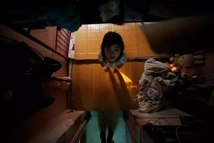 香港的棺材房是怎么样的,香港棺材房为什么那么多人住