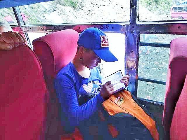 尼泊尔空中客车,尼泊尔大巴司机山路开车视频