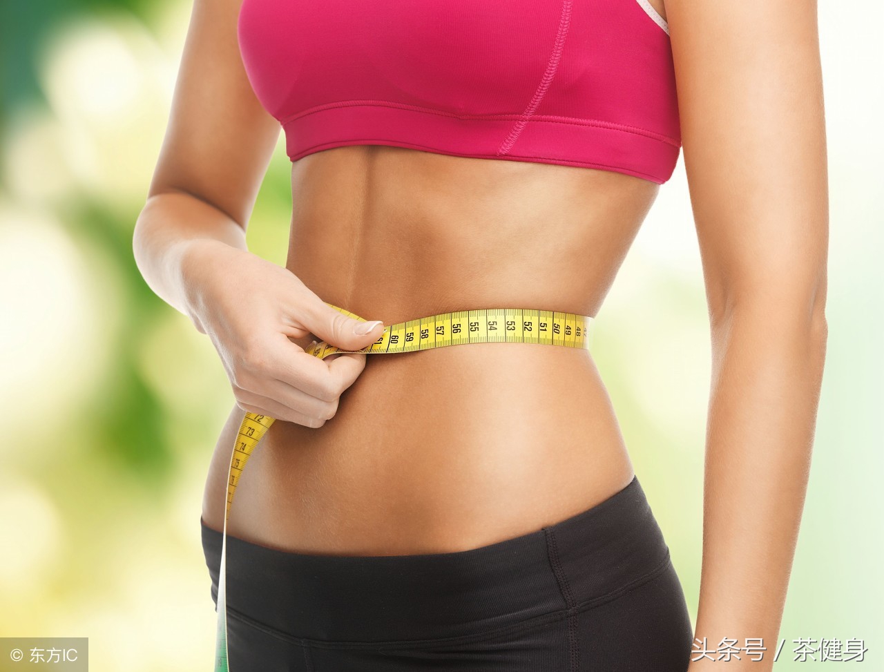 肚子上赘肉训练动作,健身球瘦腹的小秘诀