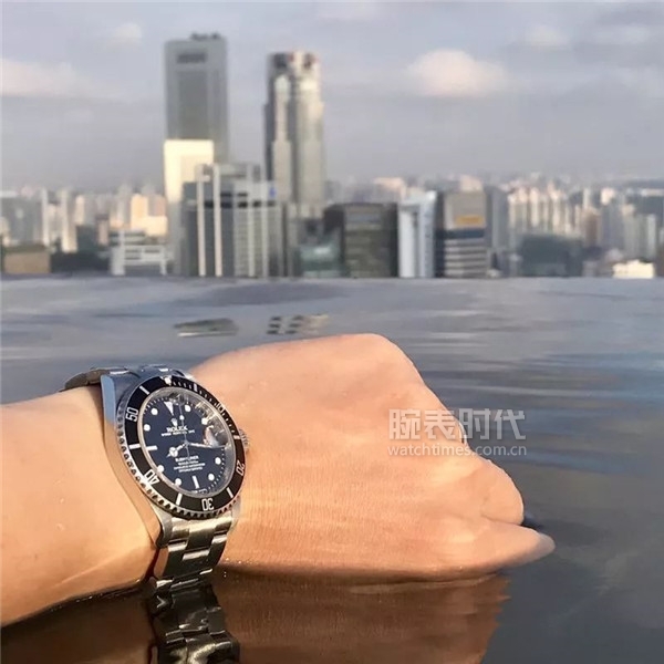 劳力士间金黑水鬼二手表价格,劳力士带日历的黑水鬼有夜光