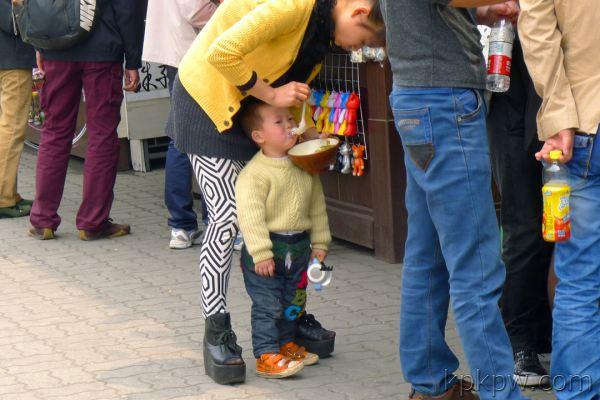 2岁孩子不爱吃饭可以饿着吗,2岁娃不爱吃饭