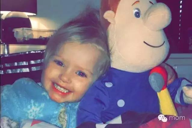 女孩过生日被全家人亲,婴幼儿被人亲了怎么办