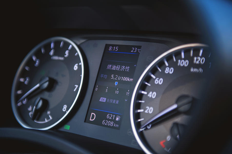最新款日产轩逸试车,13年新轩逸1.6自动高配的油耗
