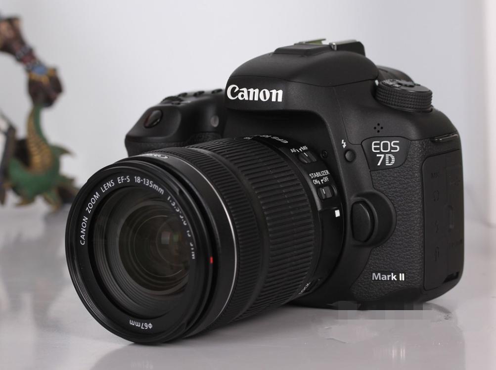 性价比最高的残画幅！机身仅8499元，连拍堪比专业全画幅