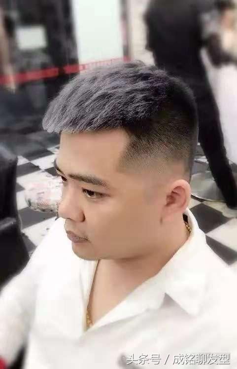 男生头发少有点秃软适合什么发型,两边白发剪什么发型好看