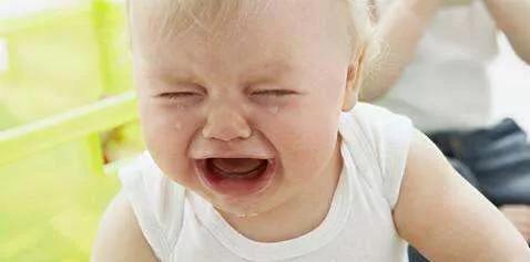 宝宝摔倒磕碰妈妈们肯定最紧张，那到底该怎样处理呢？